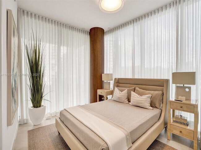 Building Photo - 2200 N Ocean Blvd