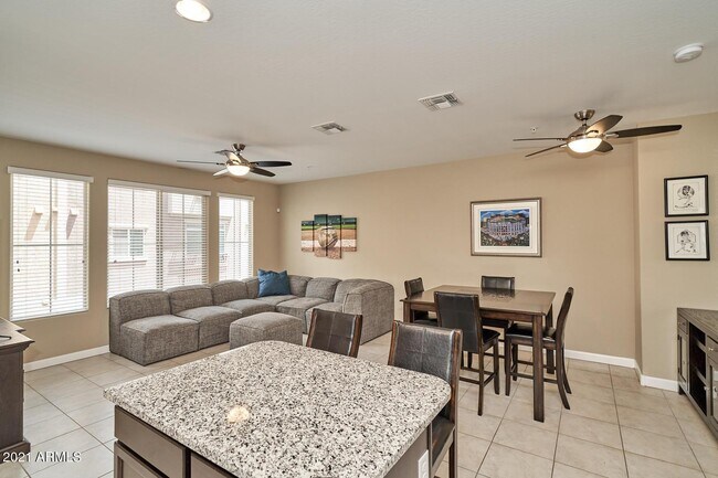 Building Photo - 240 W Juniper Ave