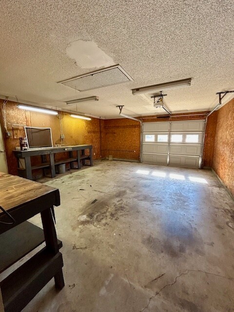 Building Photo - 3924 Foxridge Dr