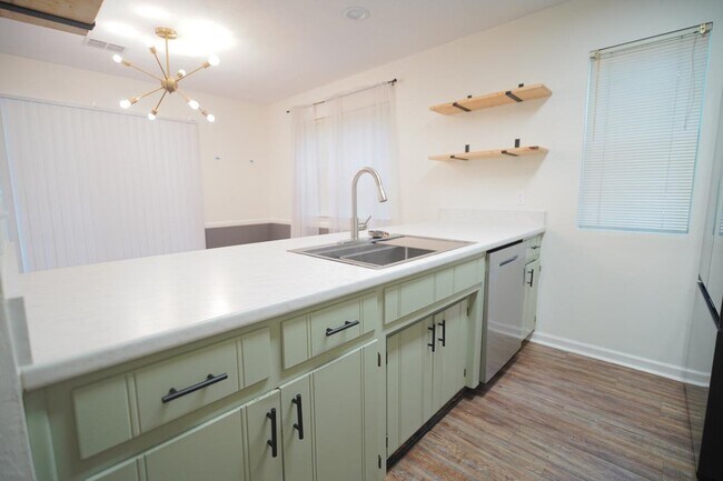 Building Photo - 3027 Oak Hammock Ln