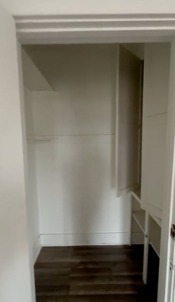 Building Photo - 822 W 42nd Pl