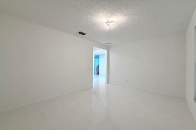 Building Photo - 10710 Hensley St