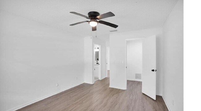 Building Photo - 1010 San Remo Rd