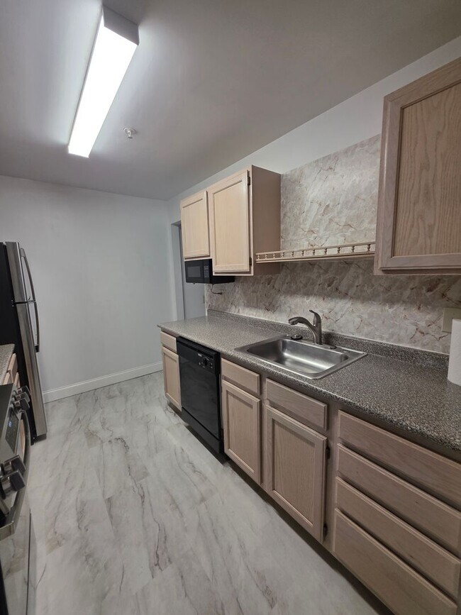 Building Photo - Waters Edge Condos