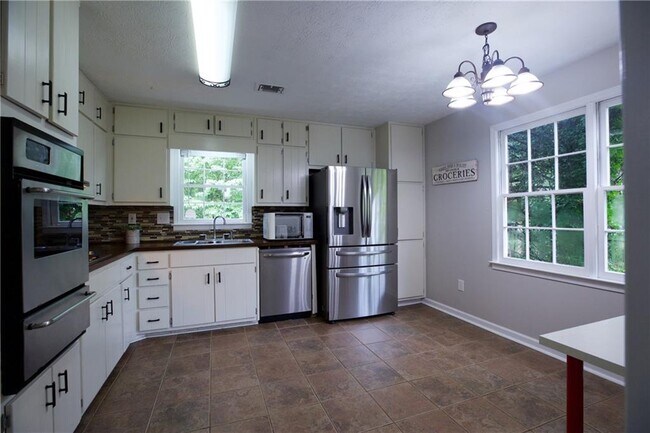 Building Photo - 3328 Mountain Hollow Dr