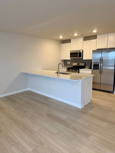 Building Photo - 401 Mopar Ln