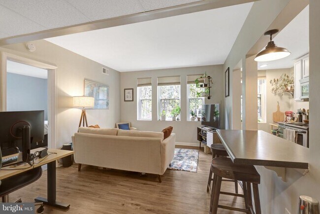 Building Photo - 1811 Key Blvd