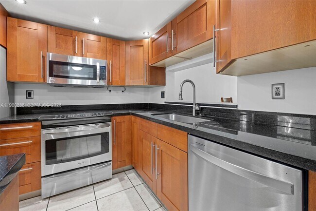 Building Photo - 10835 SW 112th Ave
