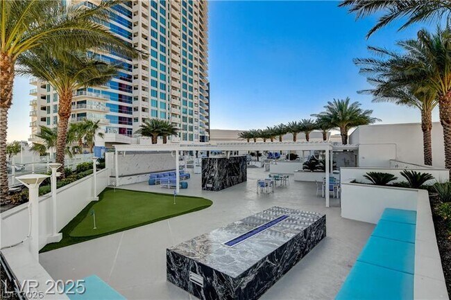 Building Photo - 2700 S Las Vegas Blvd