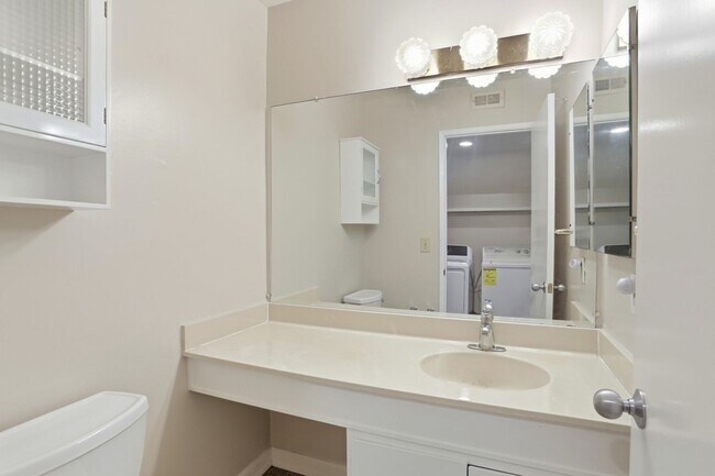 Building Photo - Renovated Los Gatos Townhome