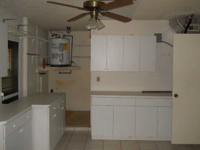 Building Photo - 6247 Spring Hill Dr