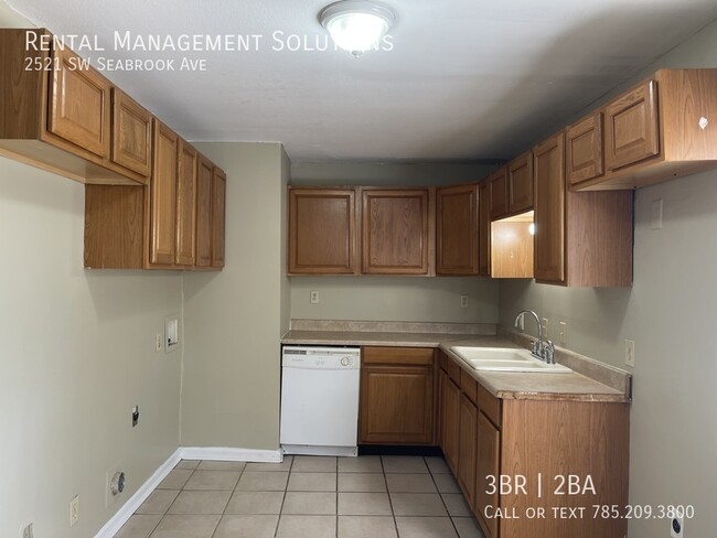 Building Photo - *Near Shunga Trail* 2521 SW Seabrook Ave- ...