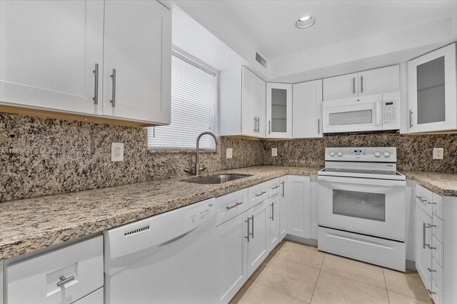 Building Photo - 613 NE 17th Terrace