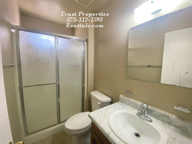 Building Photo - Remodeled 3/2 on Cul-de-Sac
