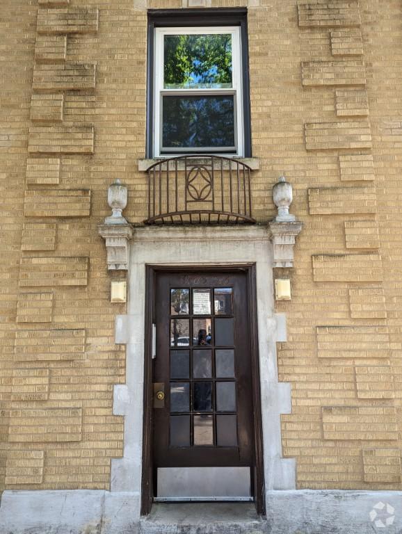 Building Photo - 1 bedroom in CHICAGO IL 60626