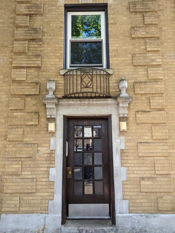 Building Photo - 1 bedroom in CHICAGO IL 60626