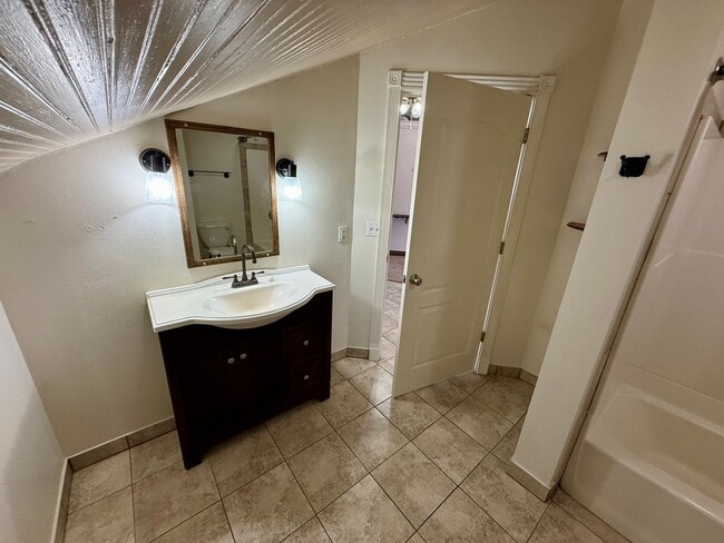 Building Photo - Keefer Studio