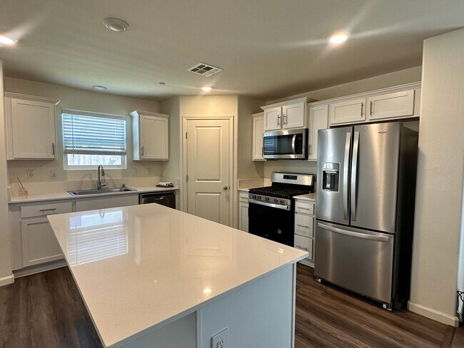Building Photo - Spacious Tulare home coming soon!