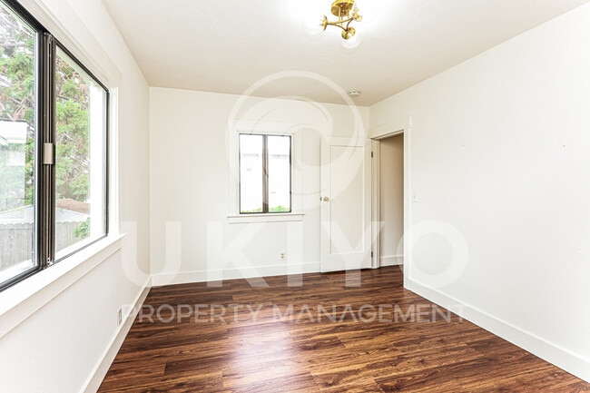 Building Photo - 891 57th St