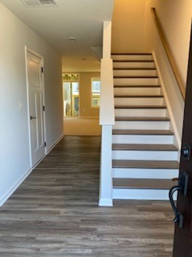 Building Photo - Townhome in Avinity Estates