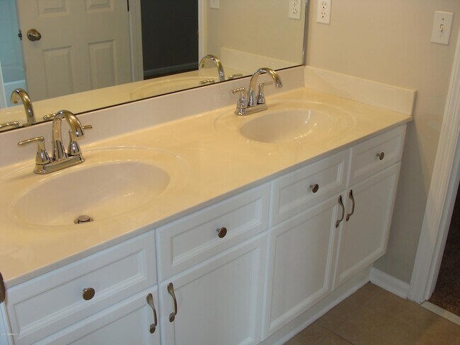 Building Photo - 2266 Cascadia Ct