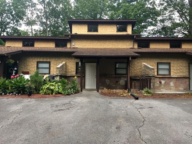 Primary Photo - 4143 Dollys Dr
