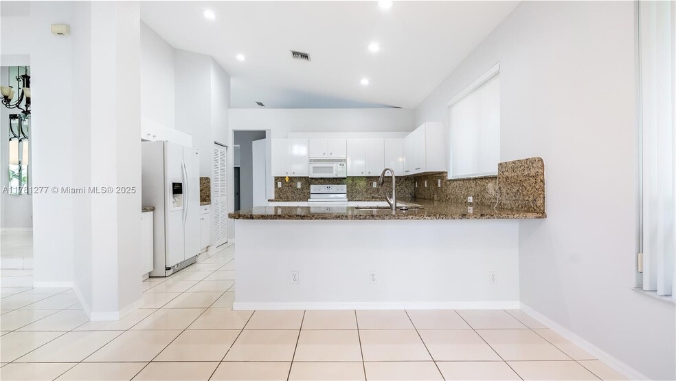 Building Photo - 1061 Bel Aire Dr E