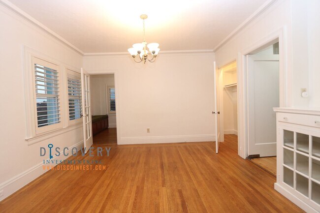 Building Photo - 841 Warfield Ave