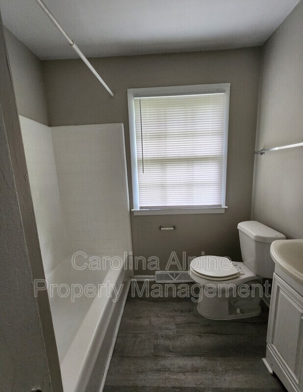 Building Photo - 1724 Griers Grove Rd