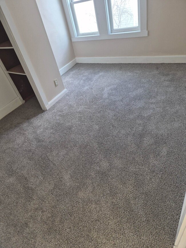 Building Photo - 201 Pleasant St