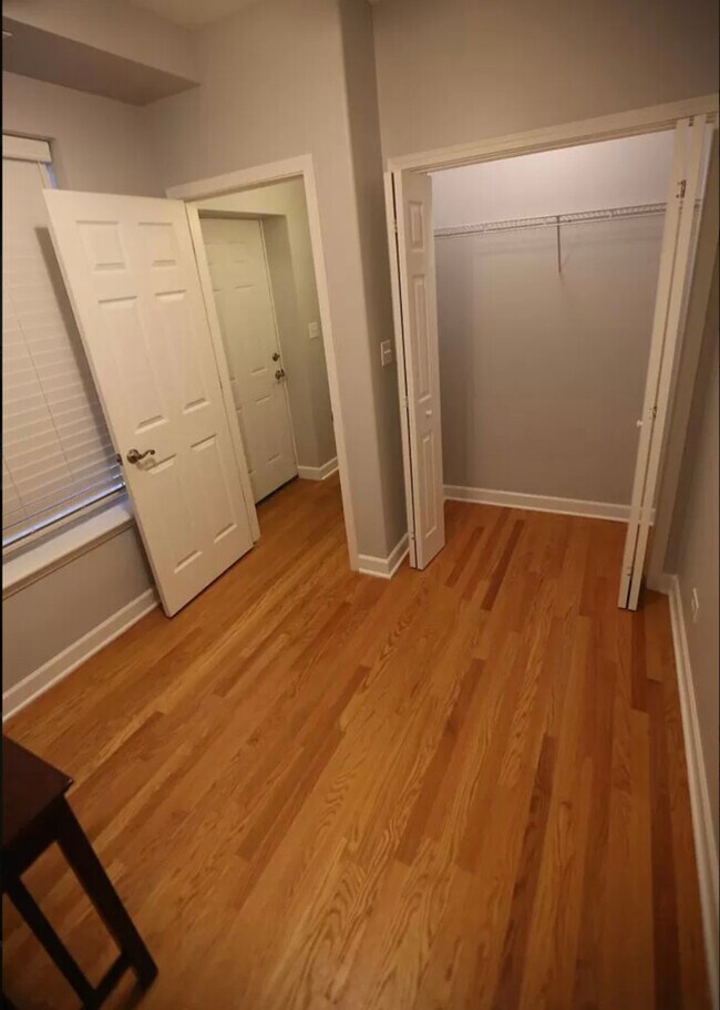 Building Photo - 2339 N Albany Ave