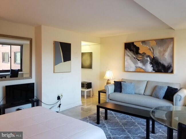 Building Photo - 1011 Arlington Blvd