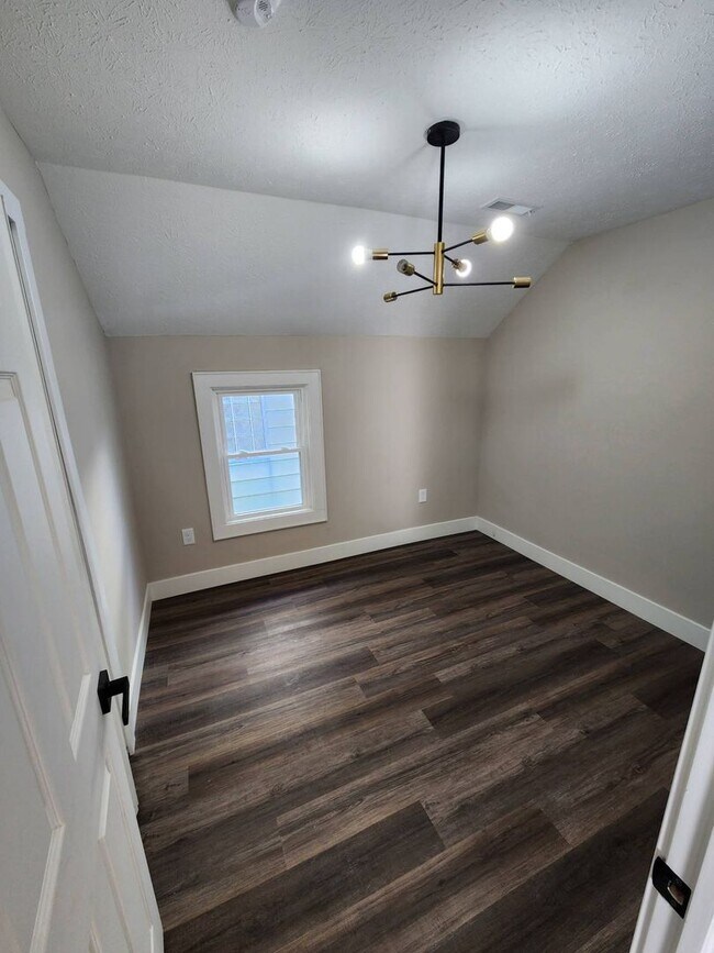 Building Photo - 1565 Hopkins Ave