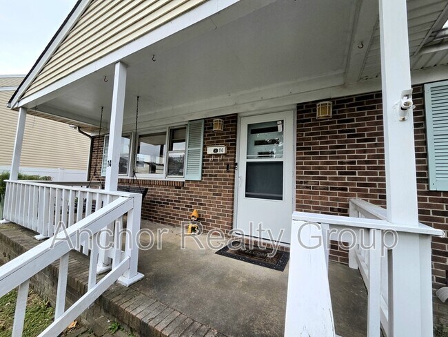 Building Photo - 14 Al St