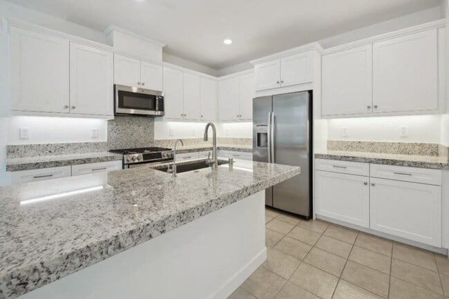 Building Photo - 275 Carmona