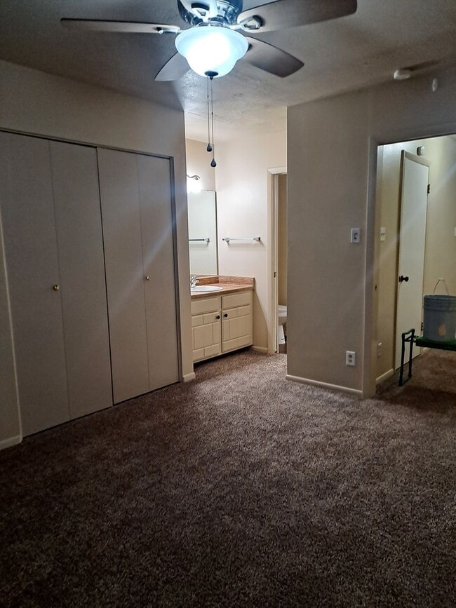 Building Photo - 936-10 Molello   #25-27 Villa Drive