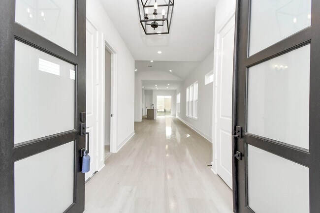 Building Photo - 4352 Avron Dr
