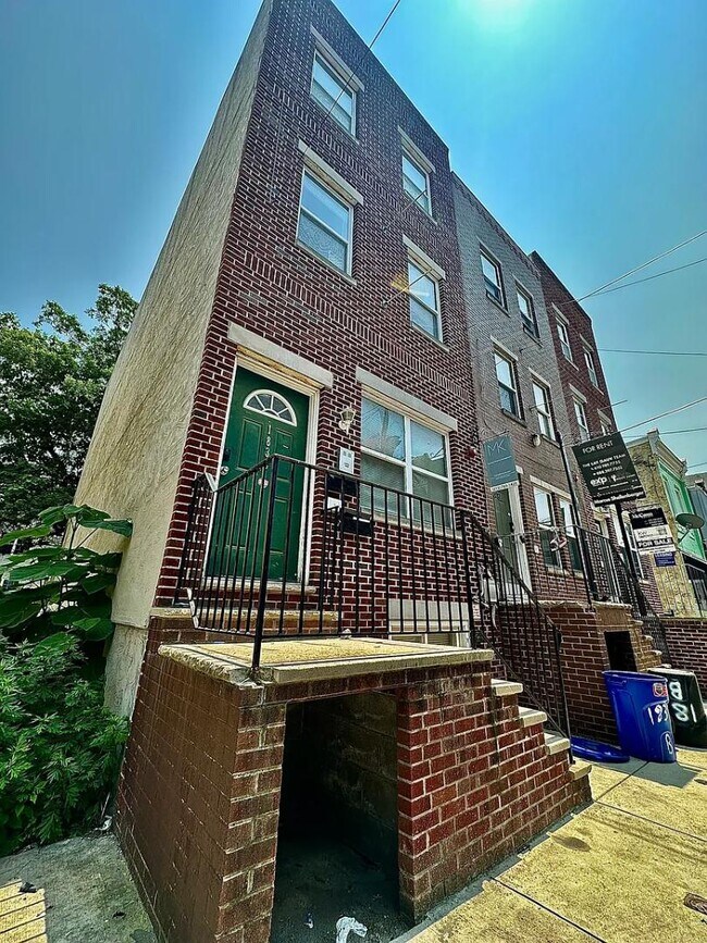 Building Photo - 1839 Willington St