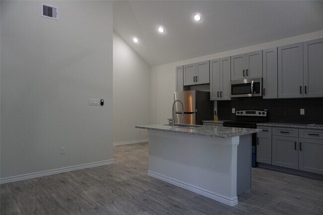 Building Photo - 9866 Arbor Oak