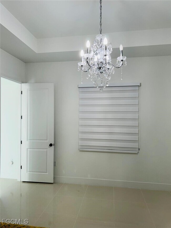 Building Photo - 505 E 8th St