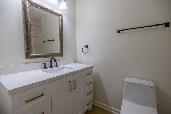 Building Photo - Two bedroom two and a half bath across from Mobile Bay!