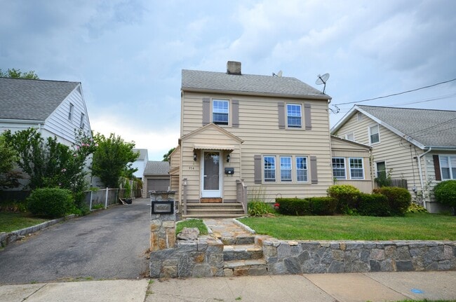 Primary Photo - 954 Birmingham St
