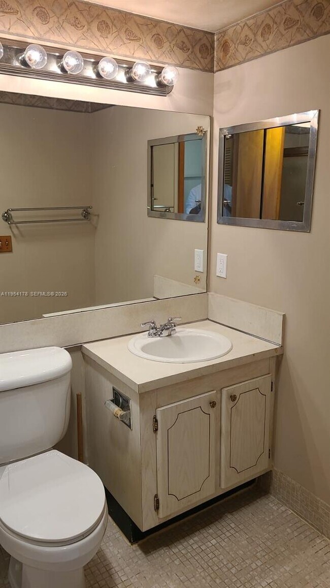 Building Photo - 135 Coventry F