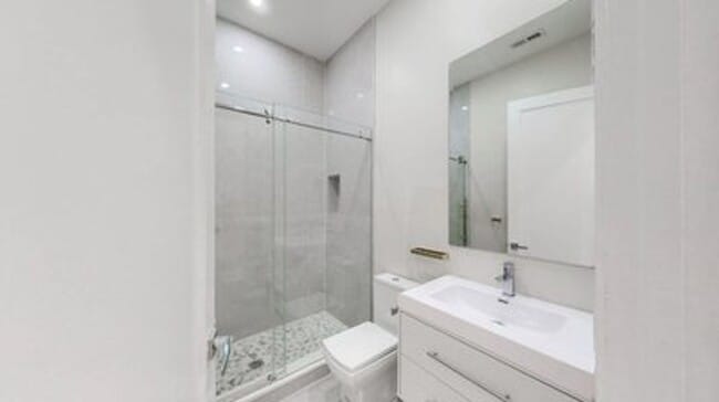 Building Photo - Luxury in the Heart of Chestnut Hill - Available Now!
