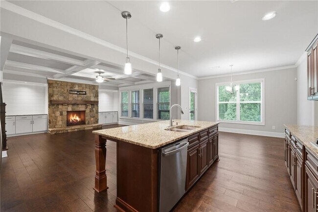 Building Photo - 710 Deer Holw Trce