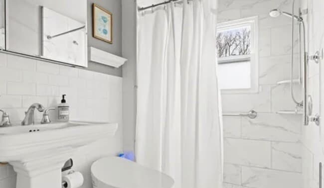 Building Photo - 444 St Davids Ave