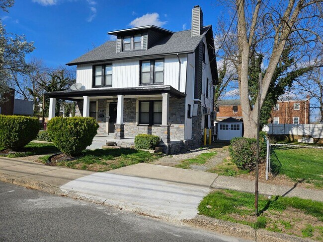 Building Photo - 101 E 35th St