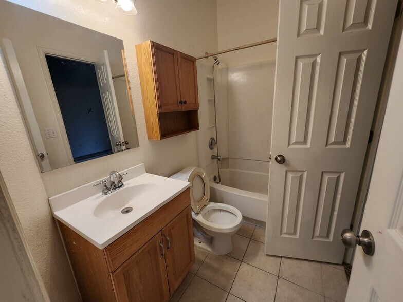 Building Photo - 4672 Saddle Ridge Dr