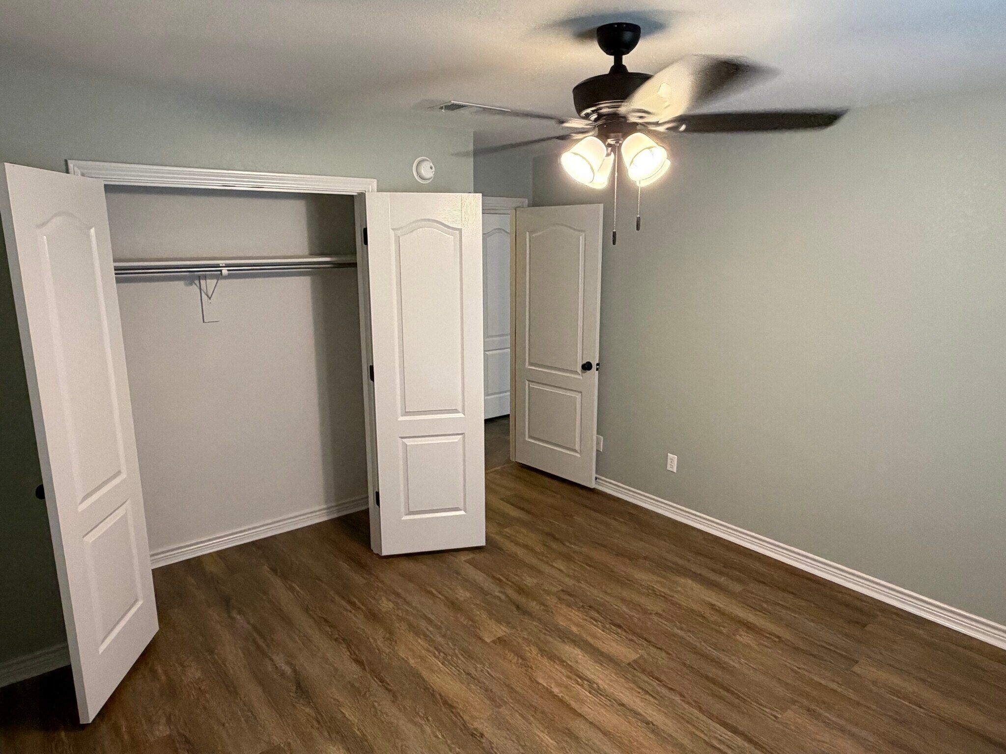 Front Bedroom - 421 W Thomas St