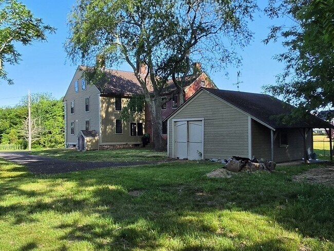 Building Photo - 166 Old Providence Rd